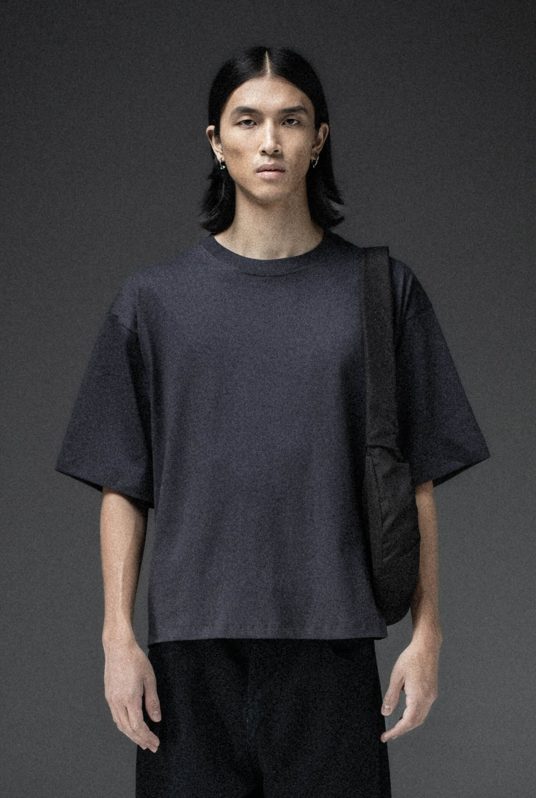 Imagen 2 de Remera Boxy Gris Oscuro