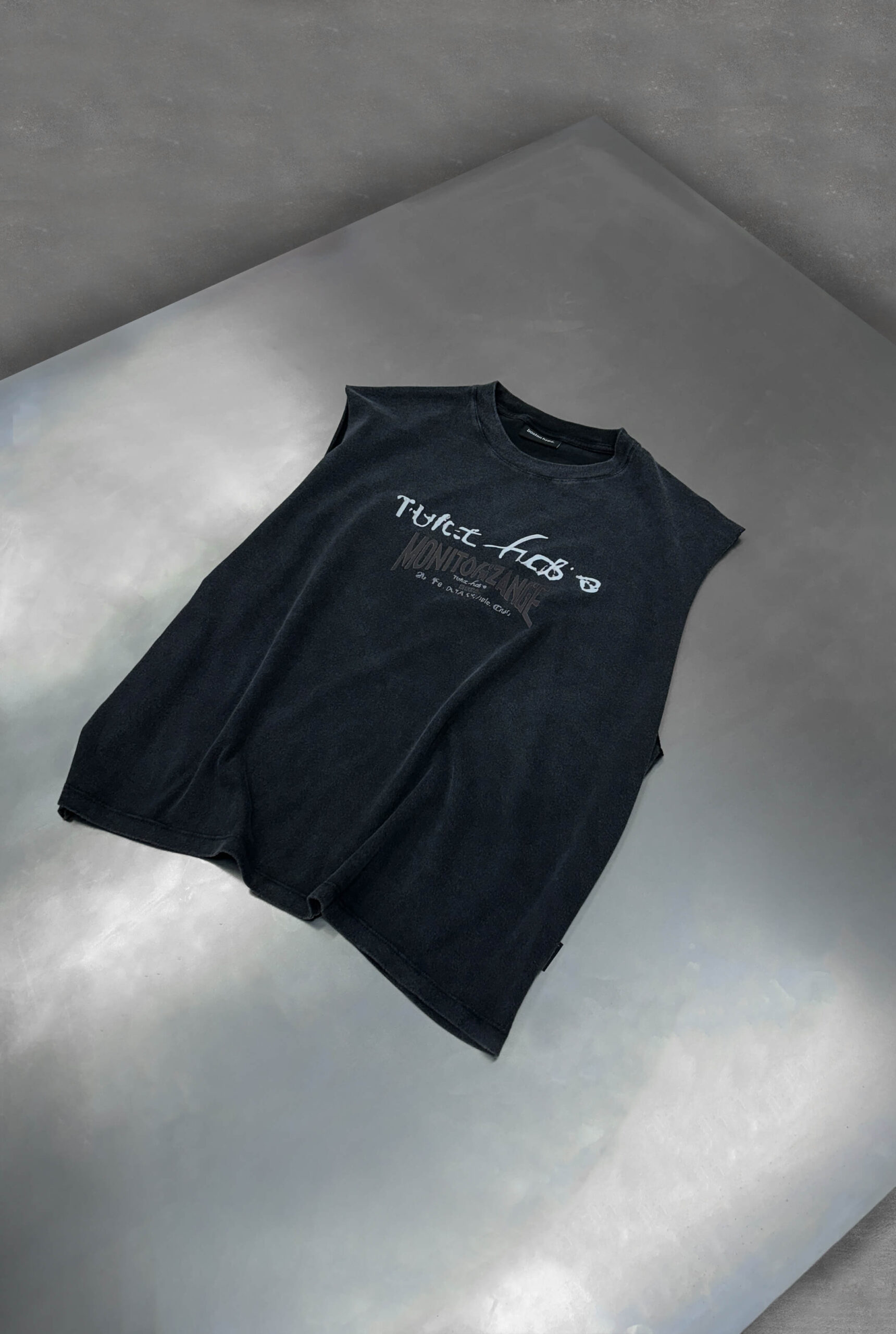 Imagen 3 de Remera Sin Mangas Boxy Gizane Acid Wash