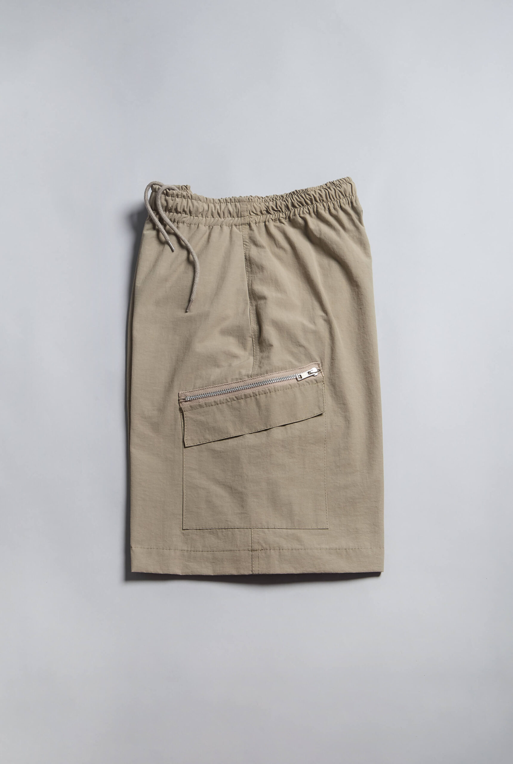 Imagen 2 de Track Short Cargo Cierres Beige