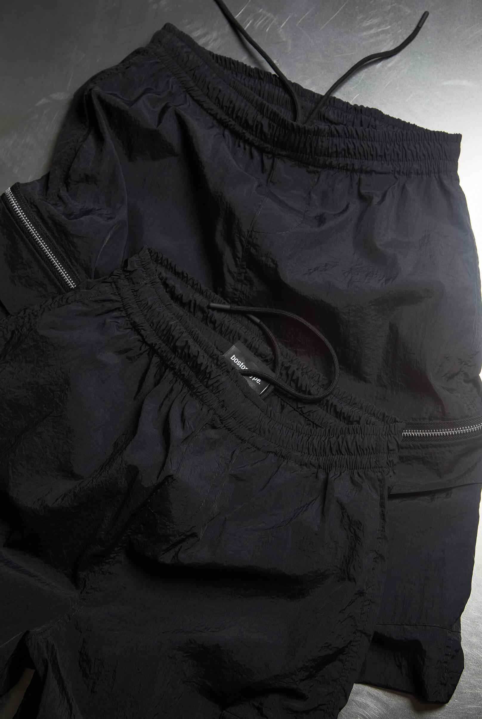 Imagen 4 de Track Short Cargo Cierres Negro