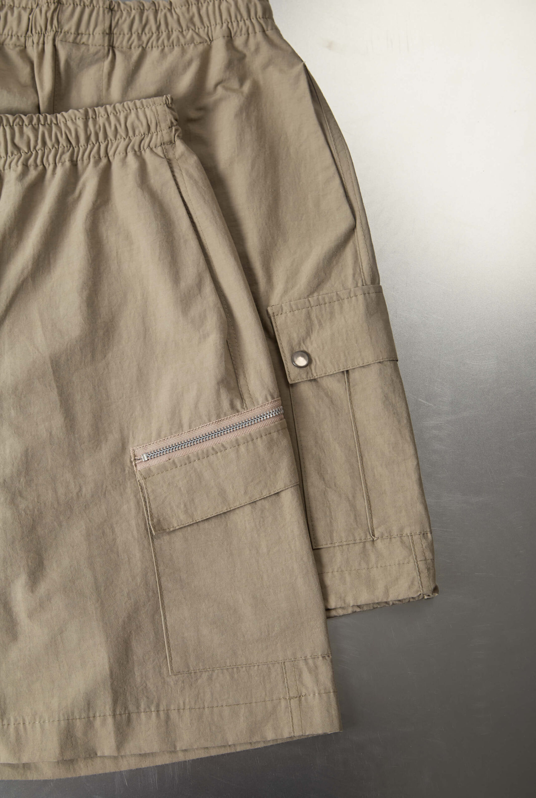 Imagen 4 de Track Short Cargo Cierres Beige