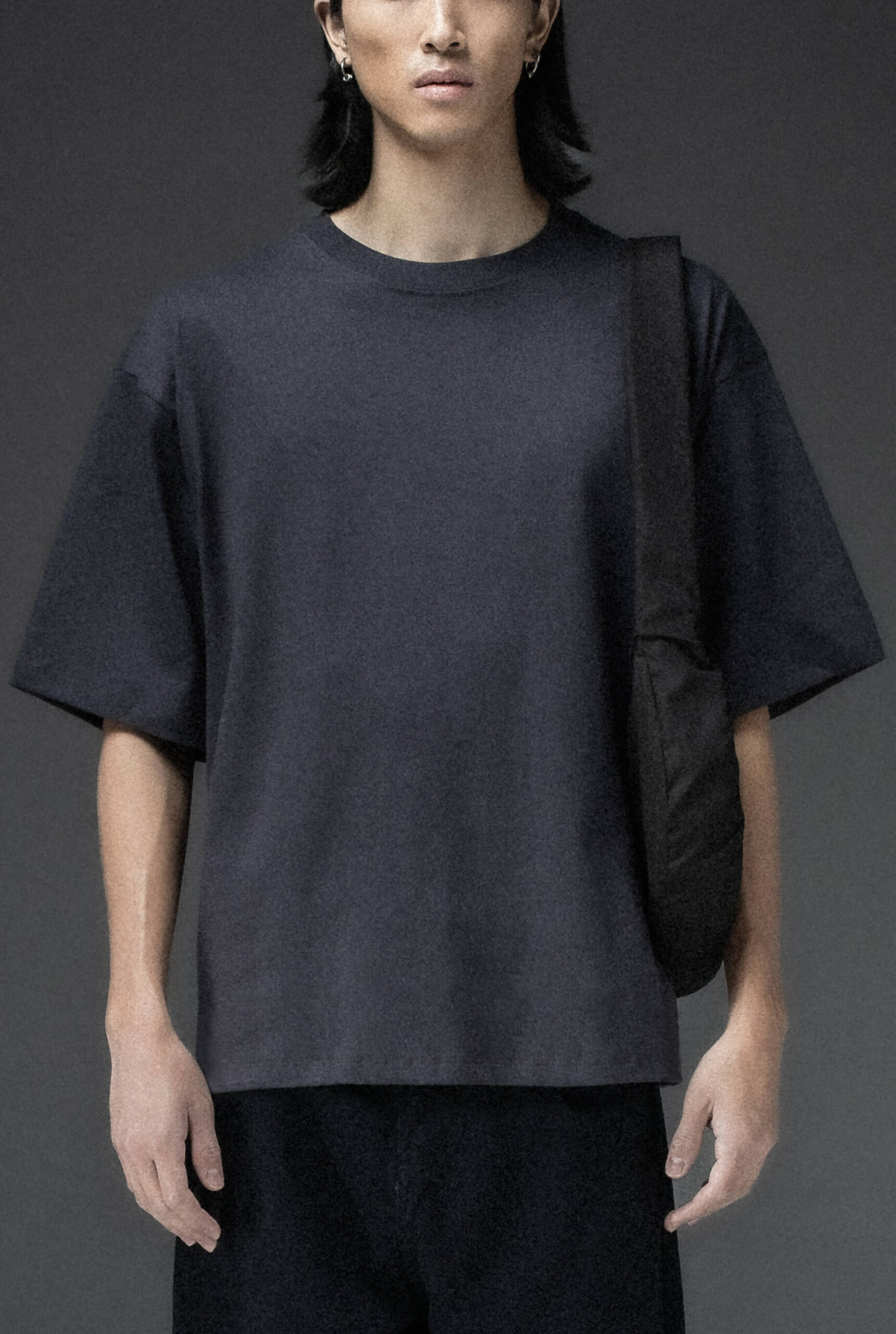 Imagen 2 de Remera Over Gris Oscuro
