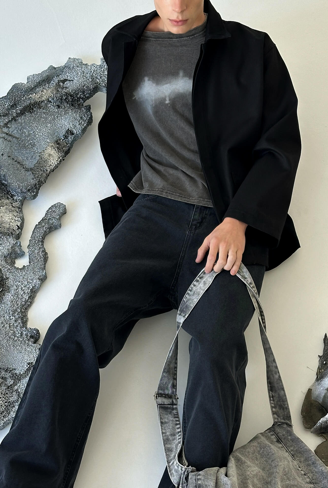 Imagen 4 de Remera Boxy Hazy Negro Acid Wash