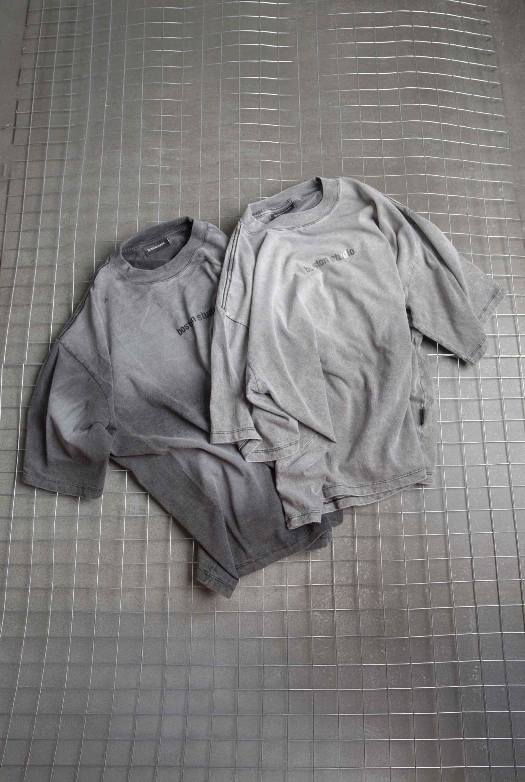 Imagen 3 de Remera Boxy Studio Acid Wash Gris claro Localizado