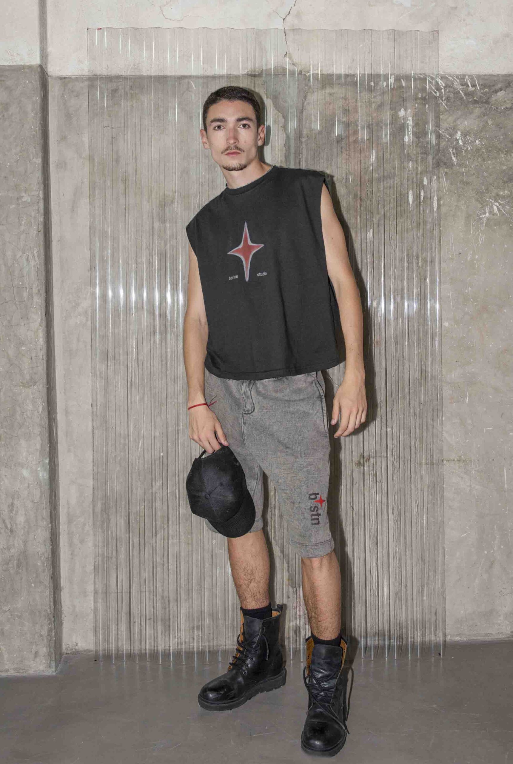 Imagen 2 de Bermuda Acid Wash Gris Claro Studio