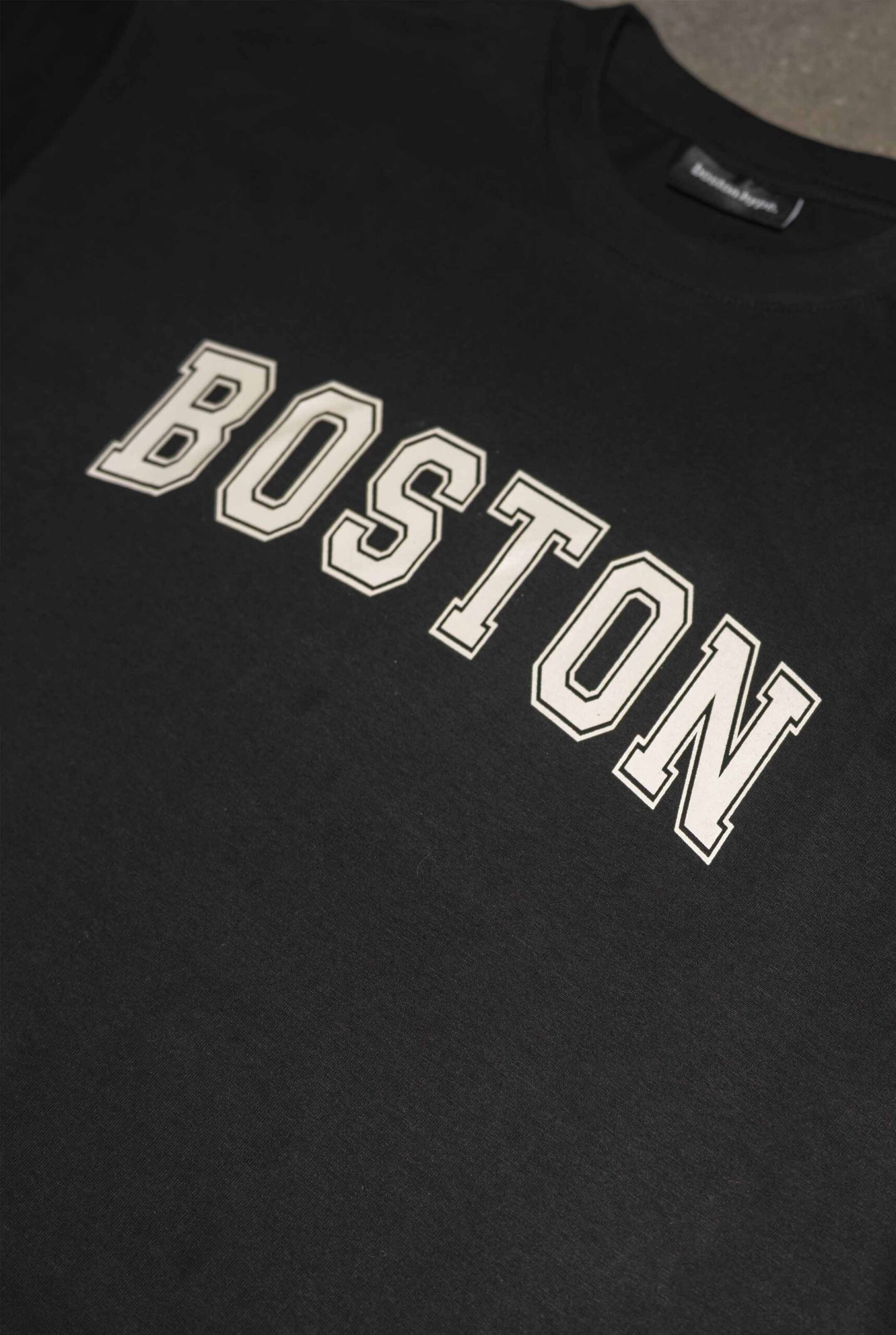Imagen 3 de Remera Over Negra Boston