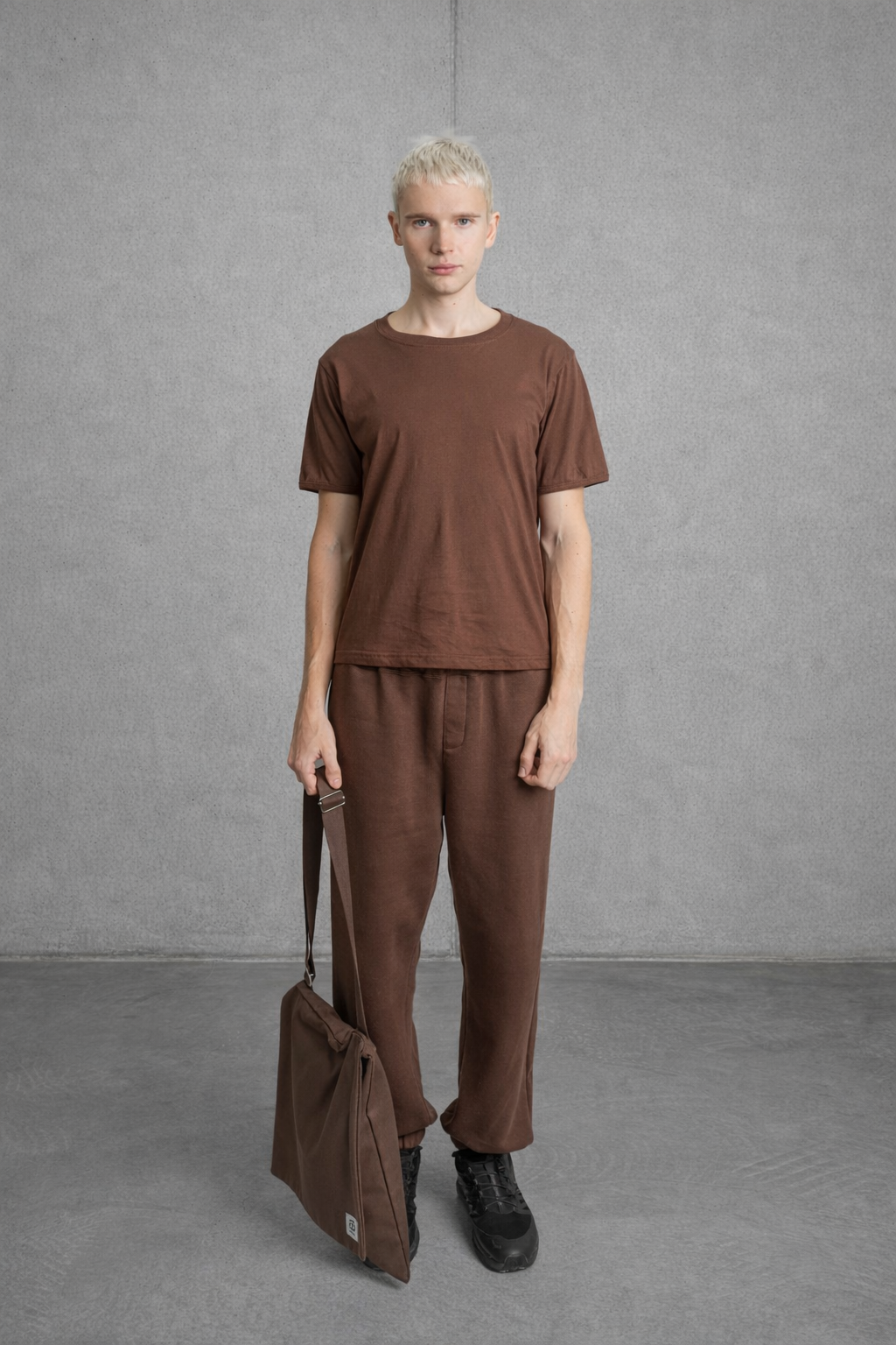 Imagen 4 de Remera Regular Fit Cropped Marron
