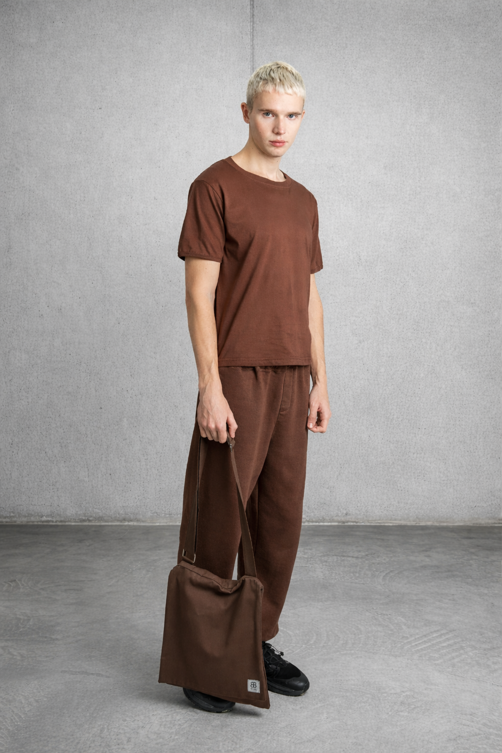 Imagen 2 de Remera Regular Fit Cropped Marron