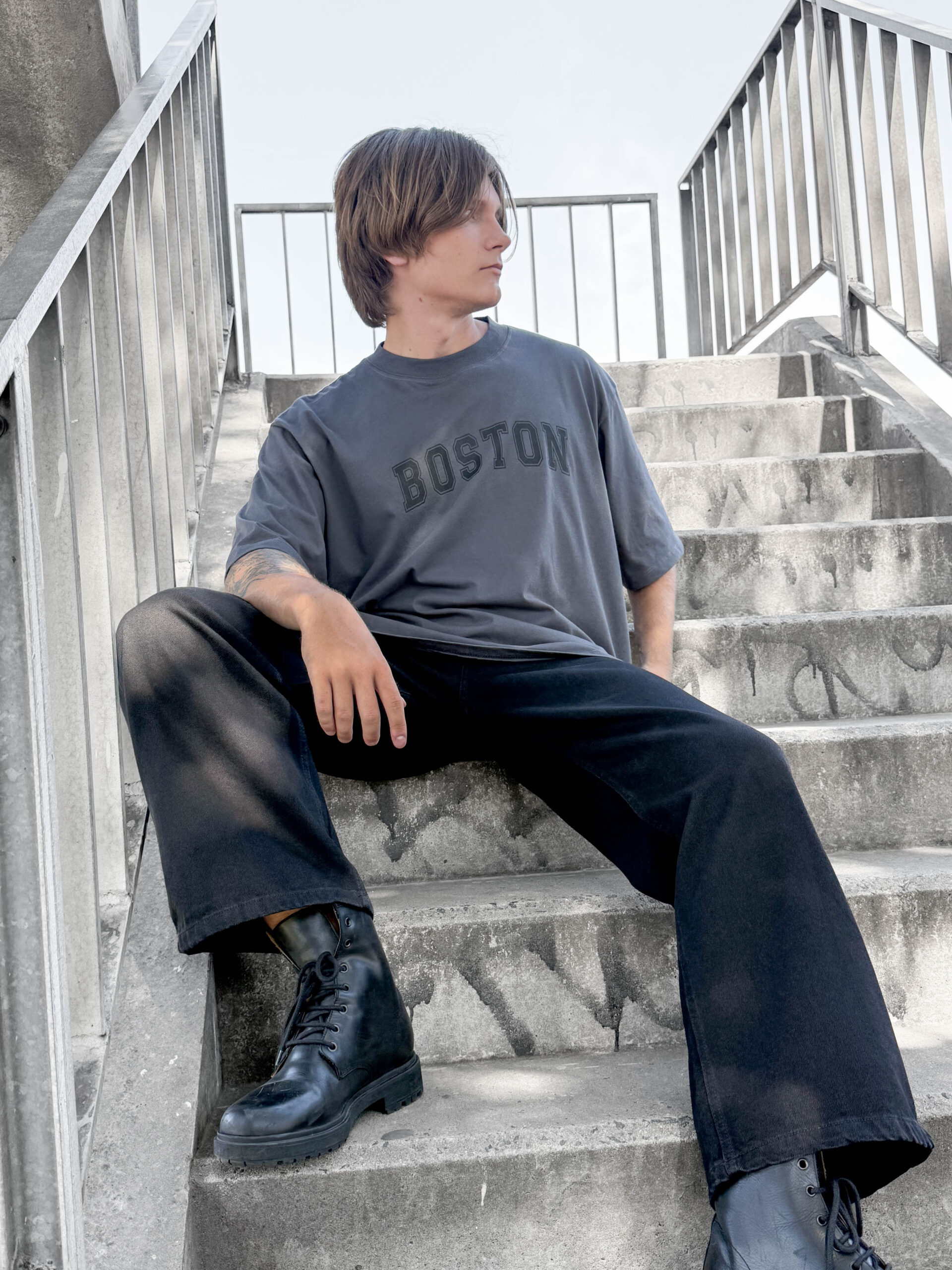 Imagen 2 de Remera Boxy Gris Oscuro Boston